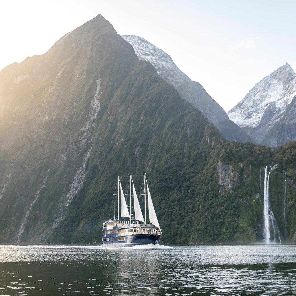 Milford-Sound-cruise-queenstown