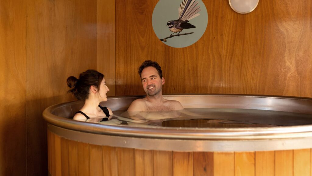couples-accommodation-with-spa
