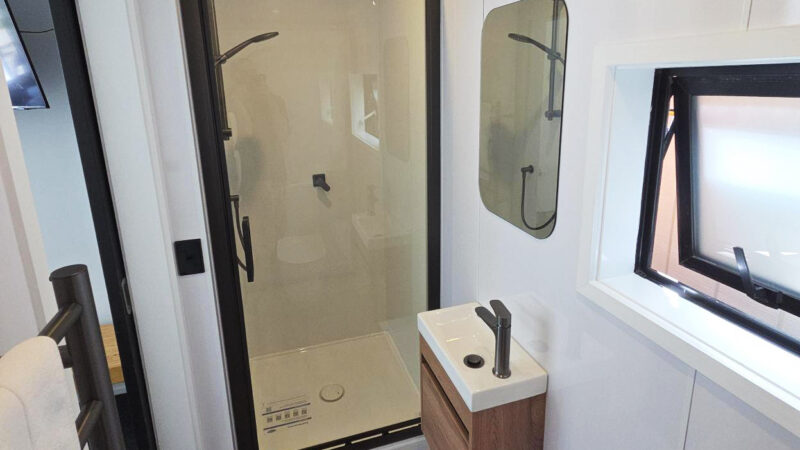 2qt-standard-ensuite-cabin-003-web